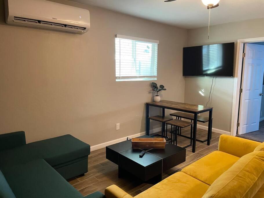 New Stylish Midtown With One Bedroom Phoenix Kültér fotó